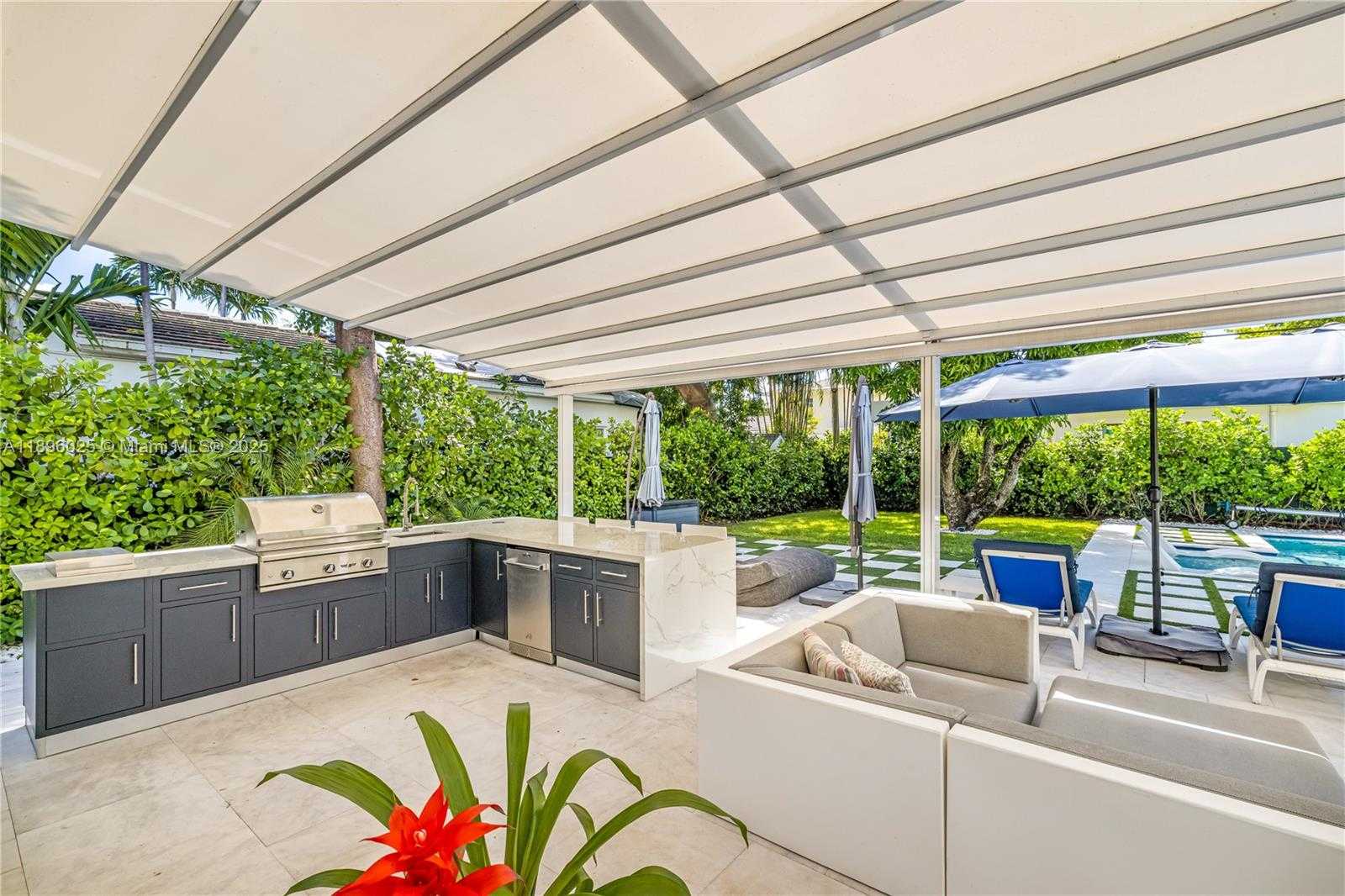 Small Image of 6166 PINE TREE DR, Miami Beach Number 10