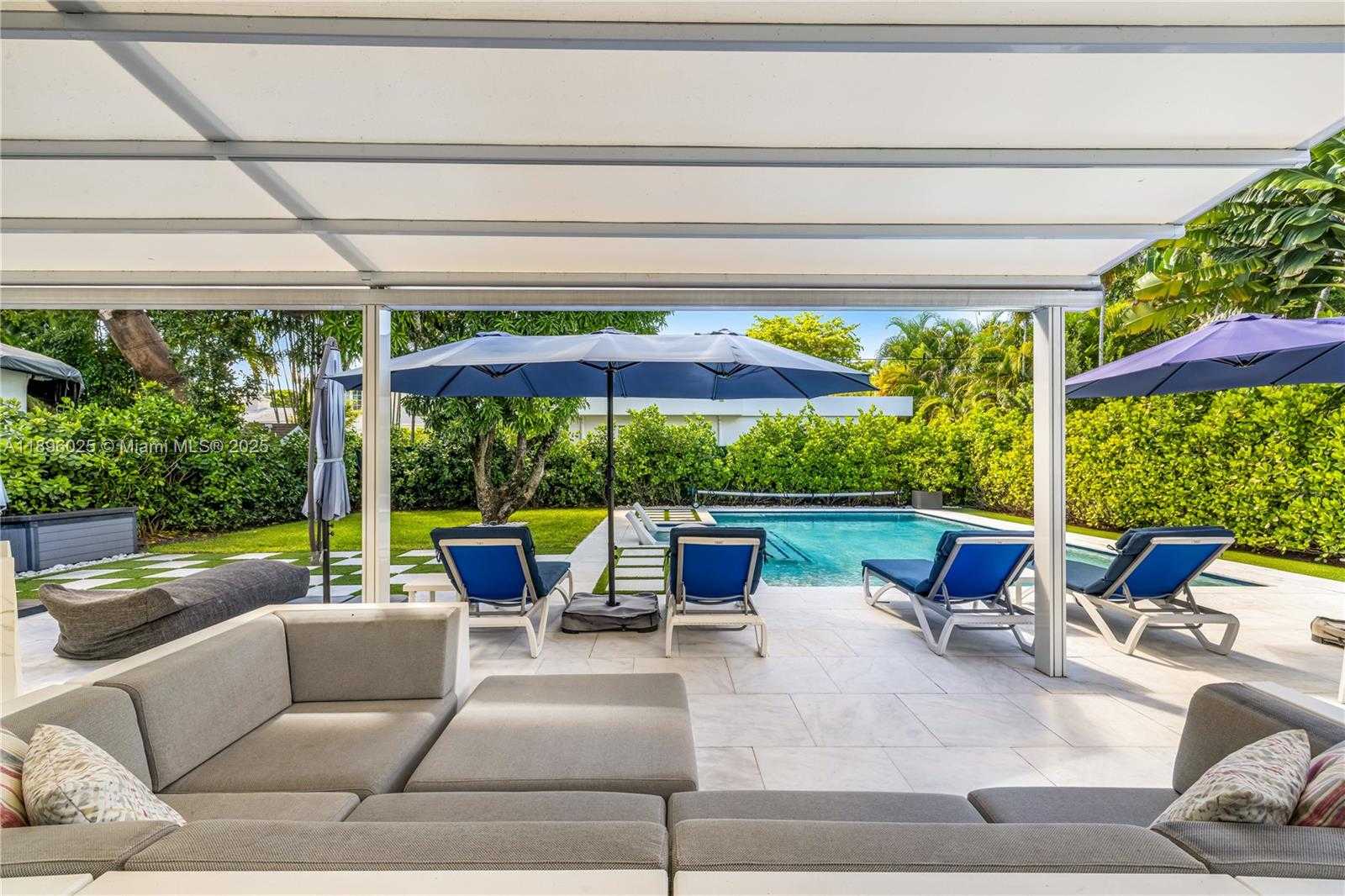 Small Image of 6166 PINE TREE DR, Miami Beach Number 11