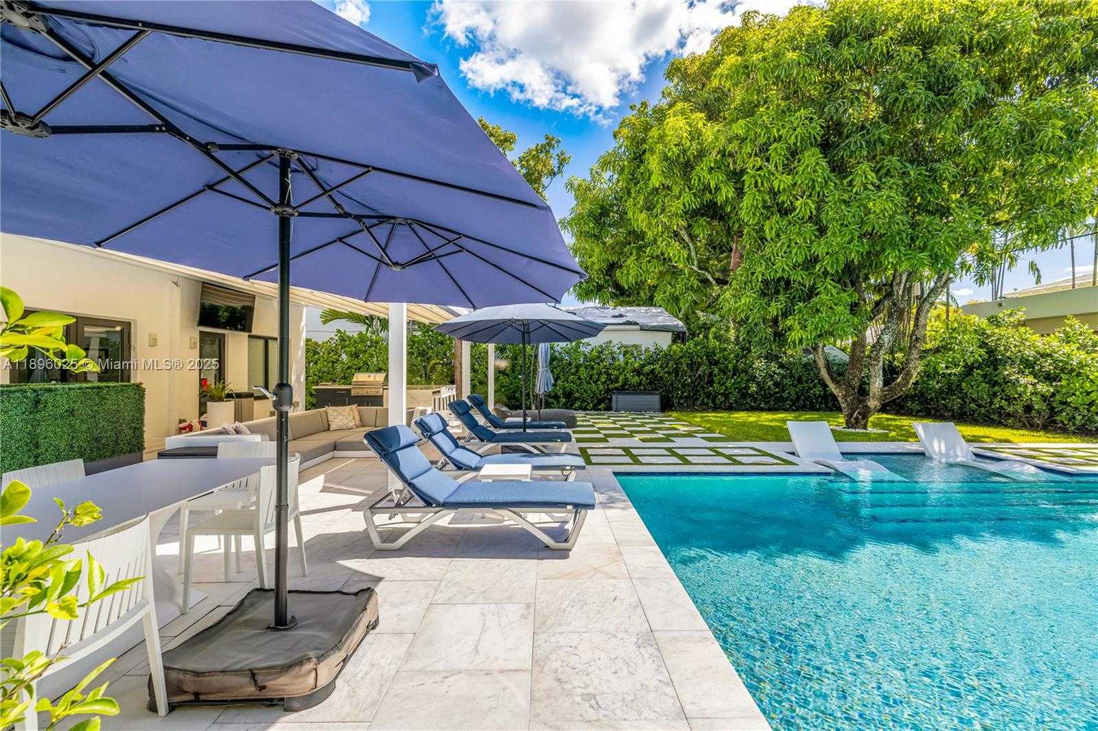 Small Image of 6166 PINE TREE DR, Miami Beach Number 13