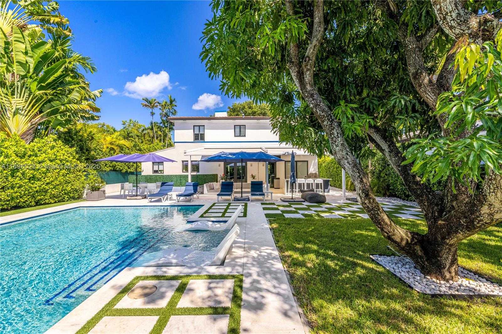 Small Image of 6166 PINE TREE DR, Miami Beach Number 16