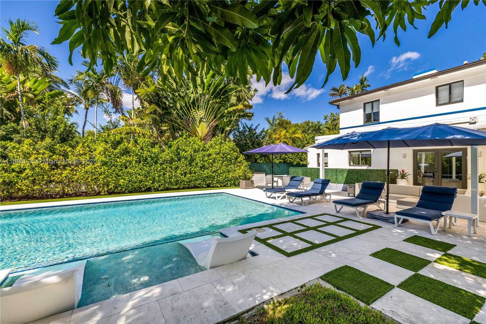 Small Image of 6166 PINE TREE DR, Miami Beach Number 20