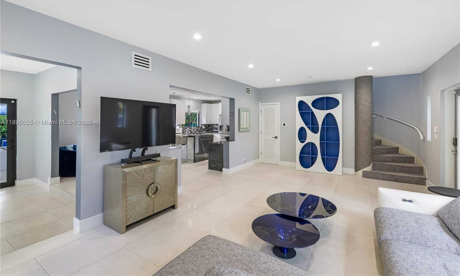 Small Image of 6166 PINE TREE DR, Miami Beach Number 23