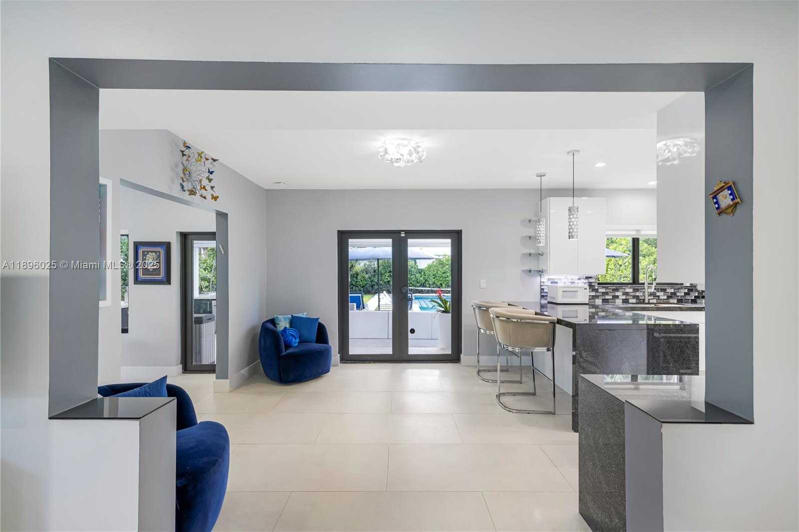 Small Image of 6166 PINE TREE DR, Miami Beach Number 24