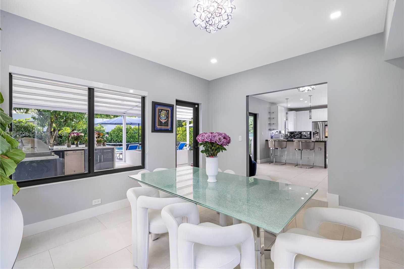Small Image of 6166 PINE TREE DR, Miami Beach Number 27