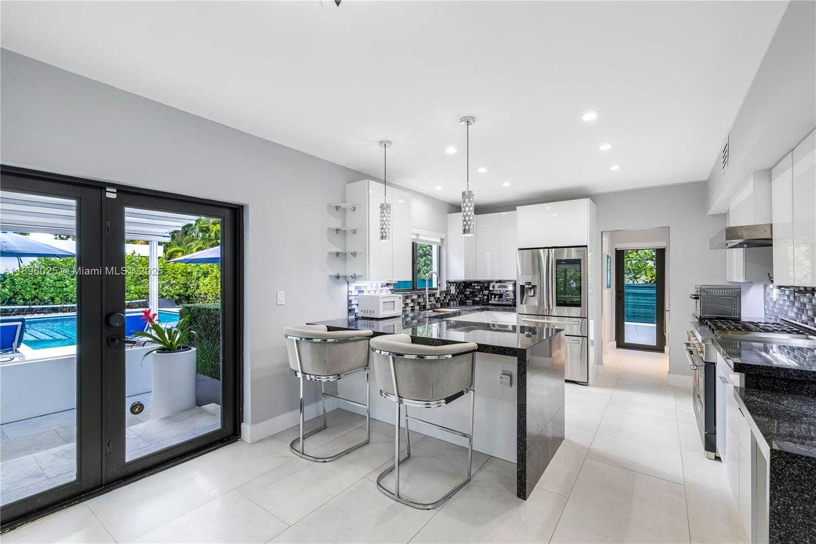 Small Image of 6166 PINE TREE DR, Miami Beach Number 28