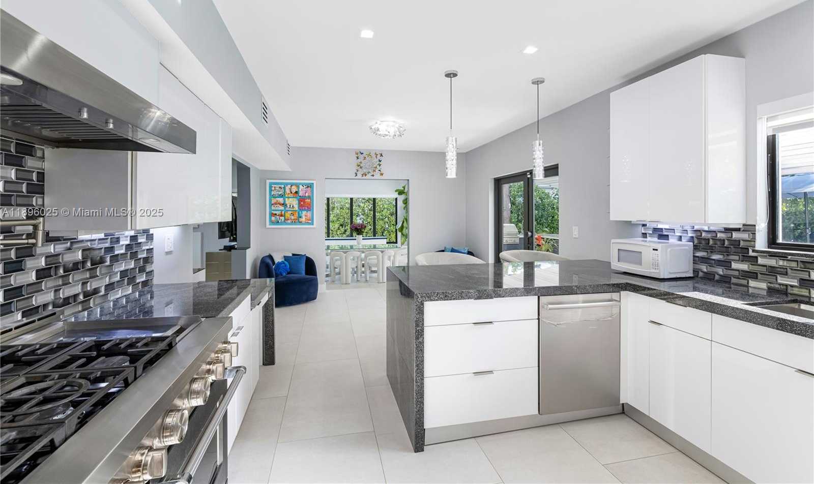 Small Image of 6166 PINE TREE DR, Miami Beach Number 30