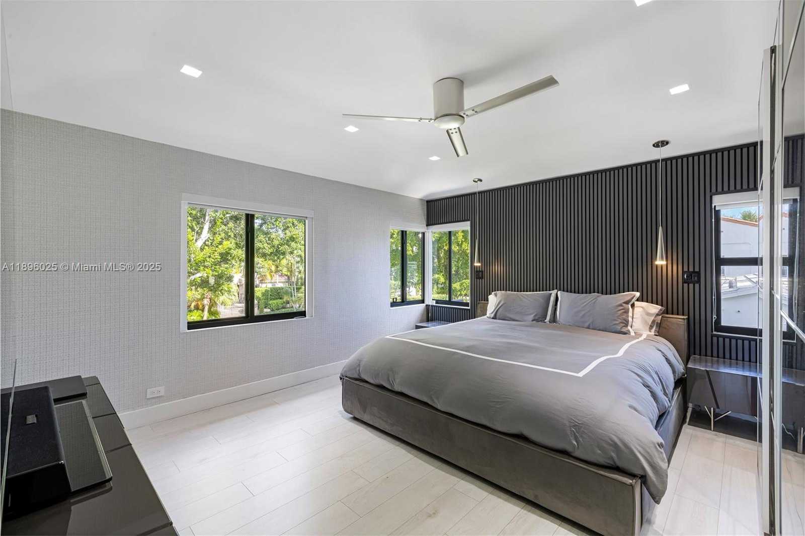 Small Image of 6166 PINE TREE DR, Miami Beach Number 32