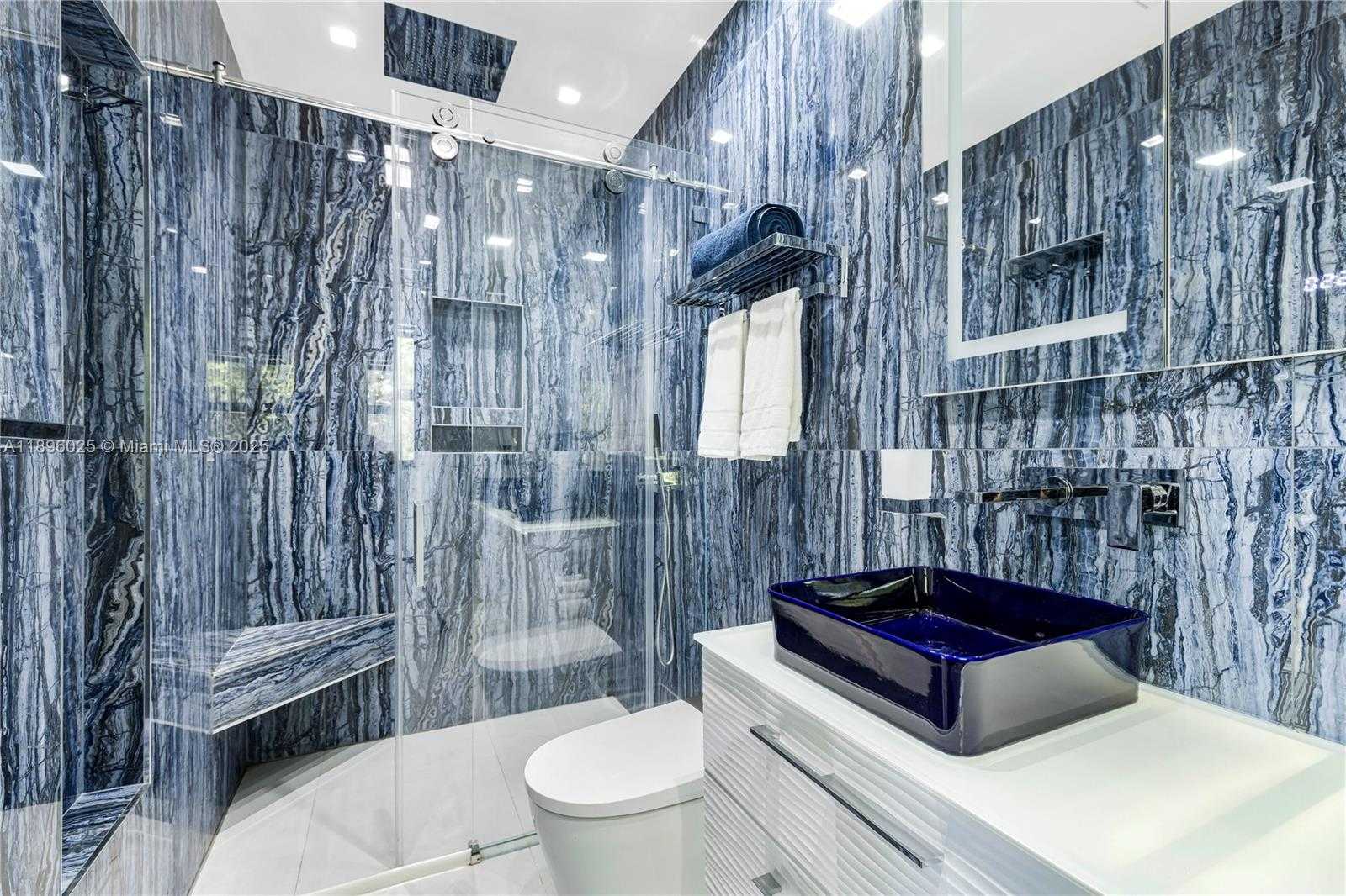 Small Image of 6166 PINE TREE DR, Miami Beach Number 34