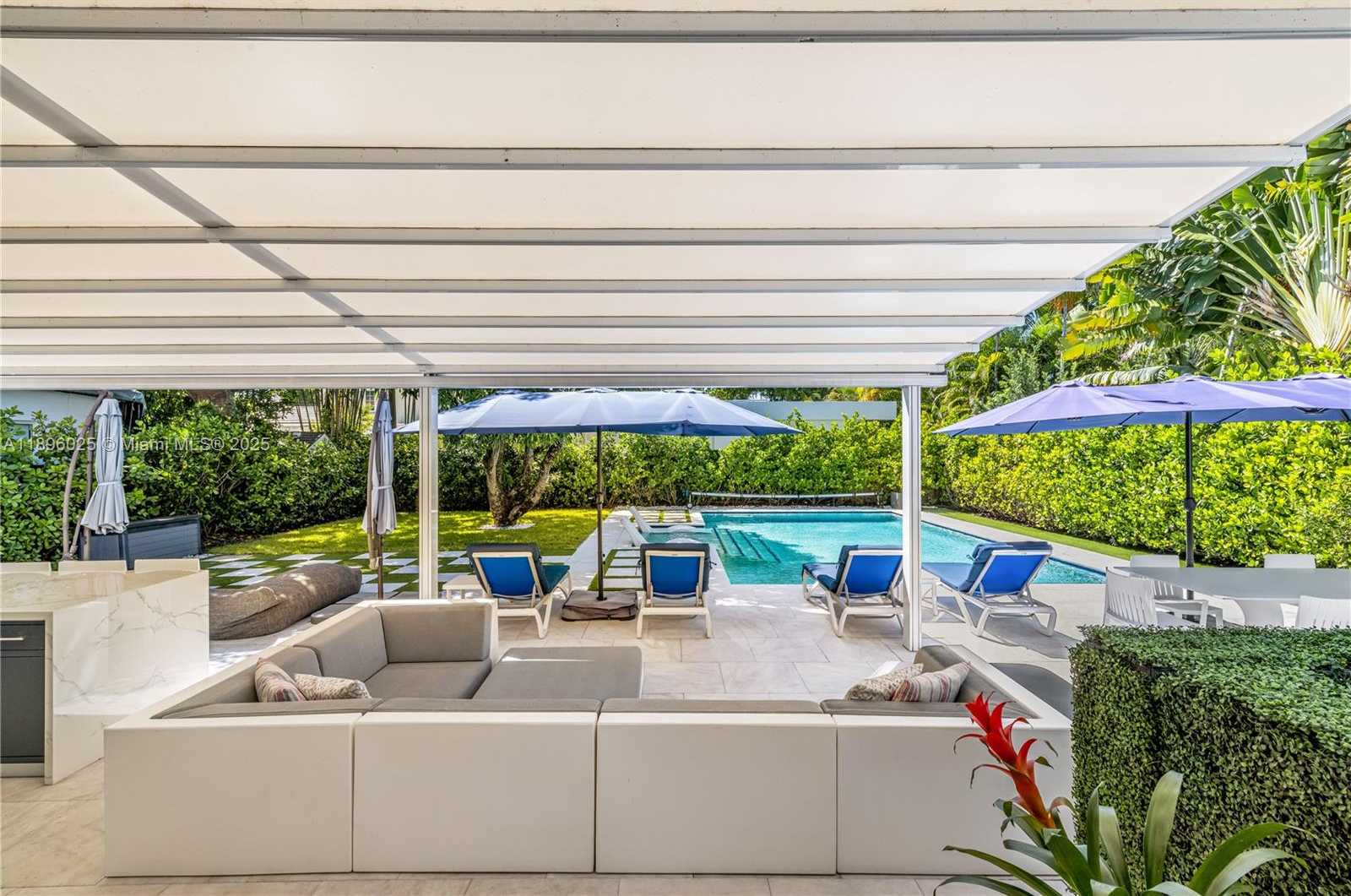 Small Image of 6166 PINE TREE DR, Miami Beach Number 4