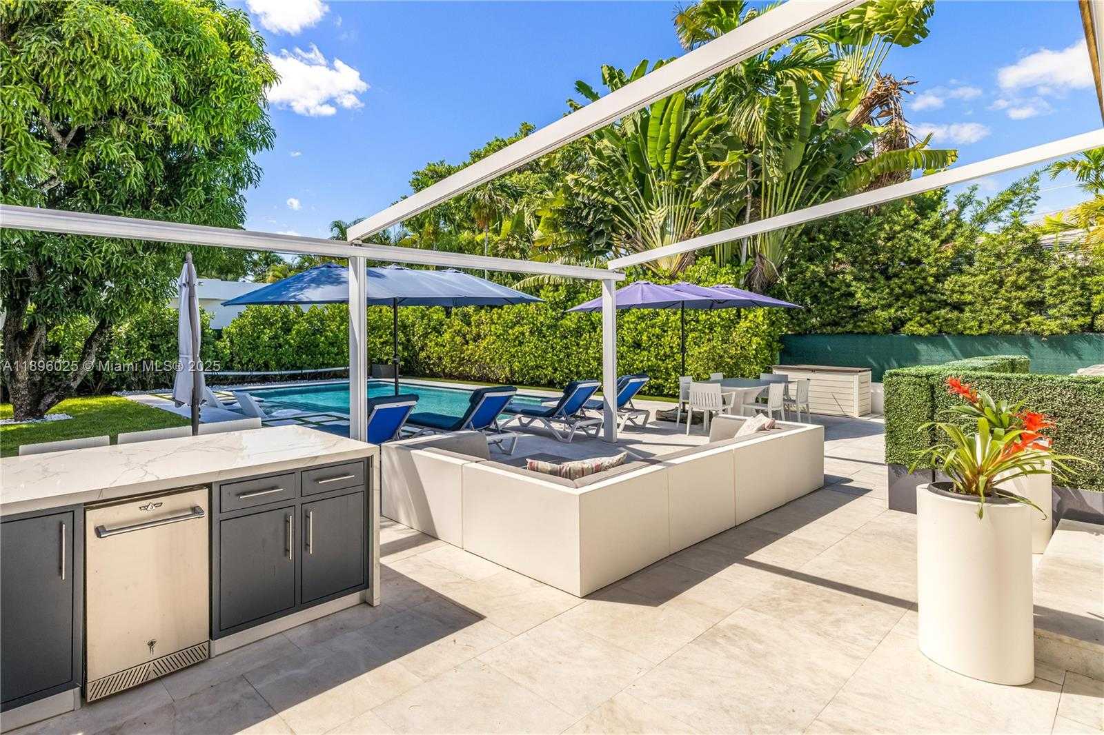 Small Image of 6166 PINE TREE DR, Miami Beach Number 6