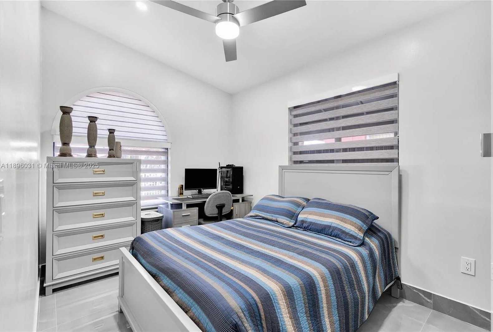 Small Image of 3118 WEST 71ST PL, Hialeah Number 10
