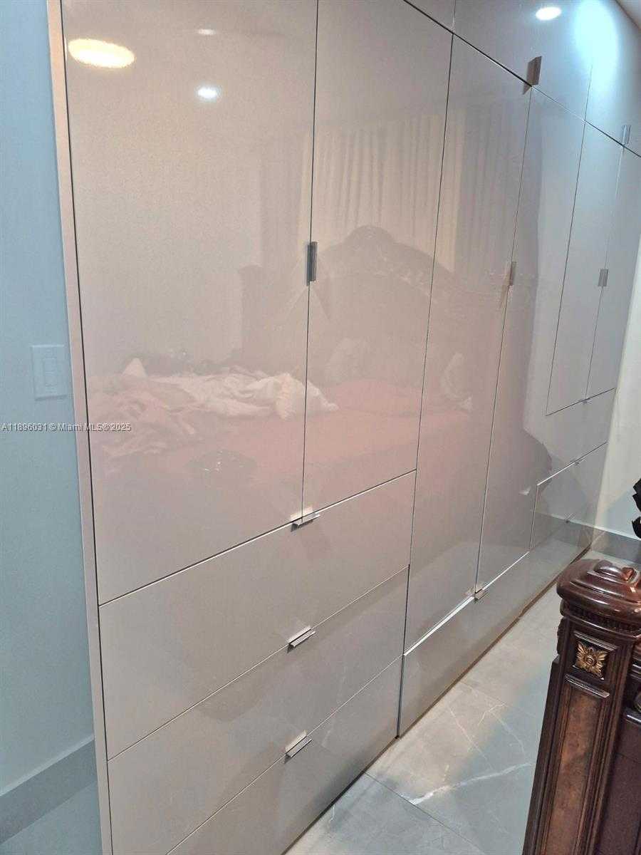 Small Image of 3118 WEST 71ST PL, Hialeah Number 14