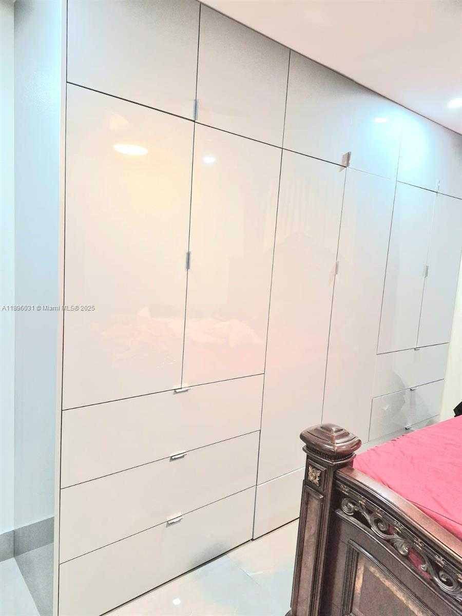 Small Image of 3118 WEST 71ST PL, Hialeah Number 15