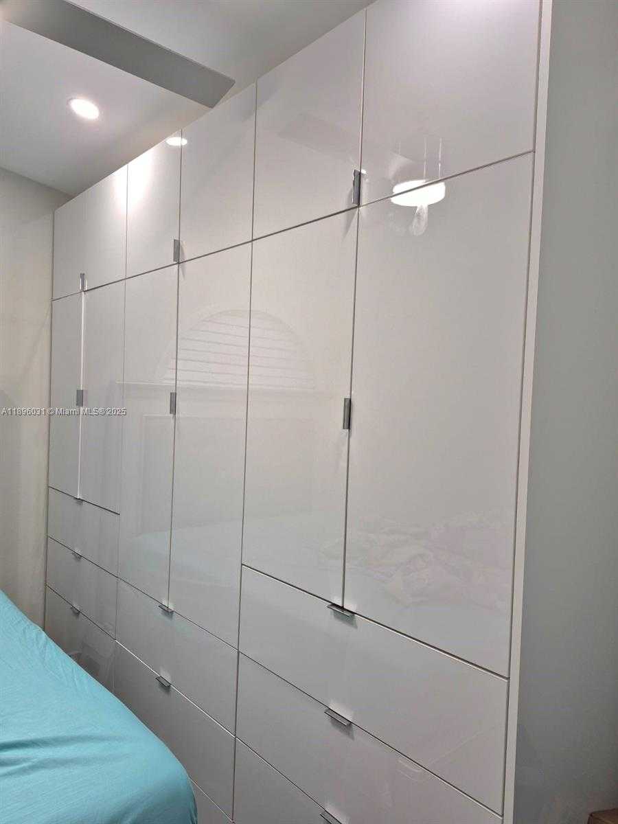 Small Image of 3118 WEST 71ST PL, Hialeah Number 16