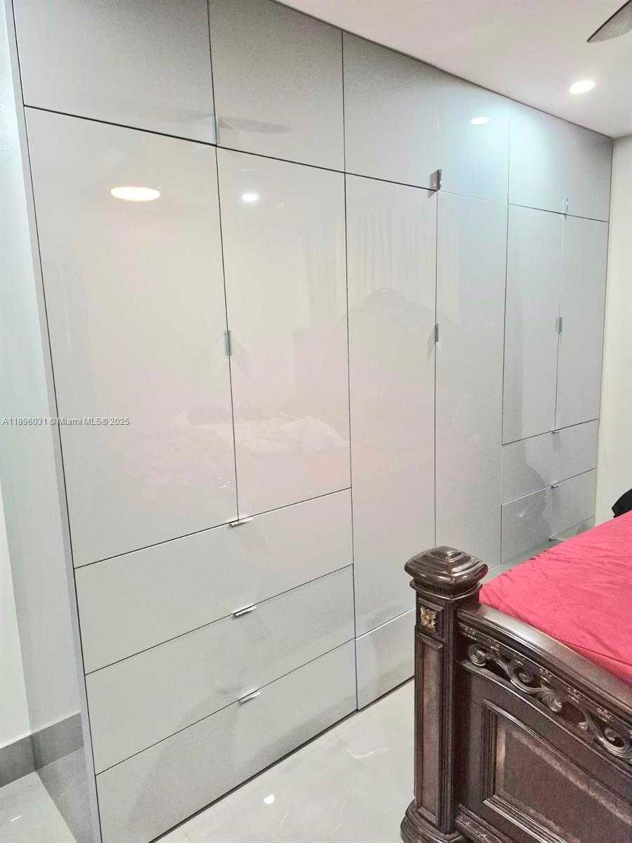 Small Image of 3118 WEST 71ST PL, Hialeah Number 17