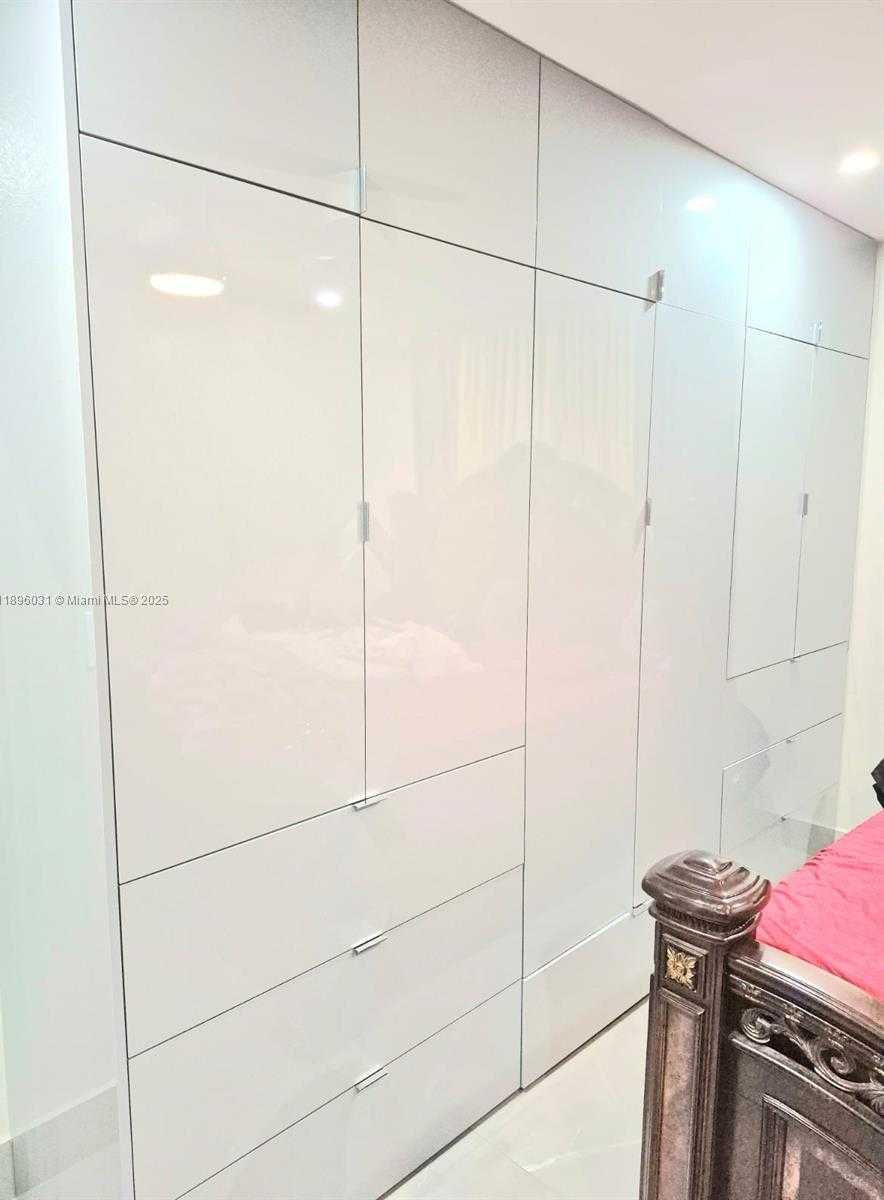 Small Image of 3118 WEST 71ST PL, Hialeah Number 18