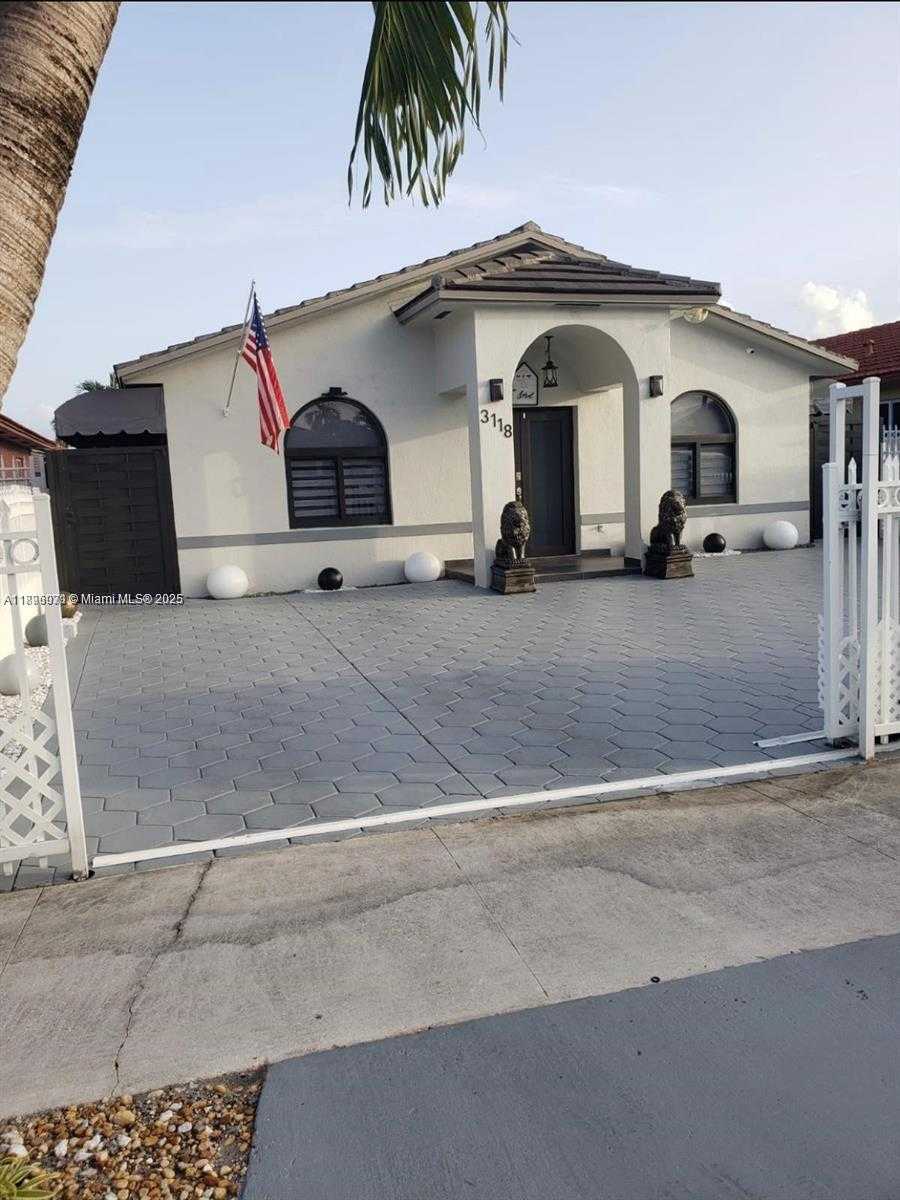 Small Image of 3118 WEST 71ST PL, Hialeah Number 2
