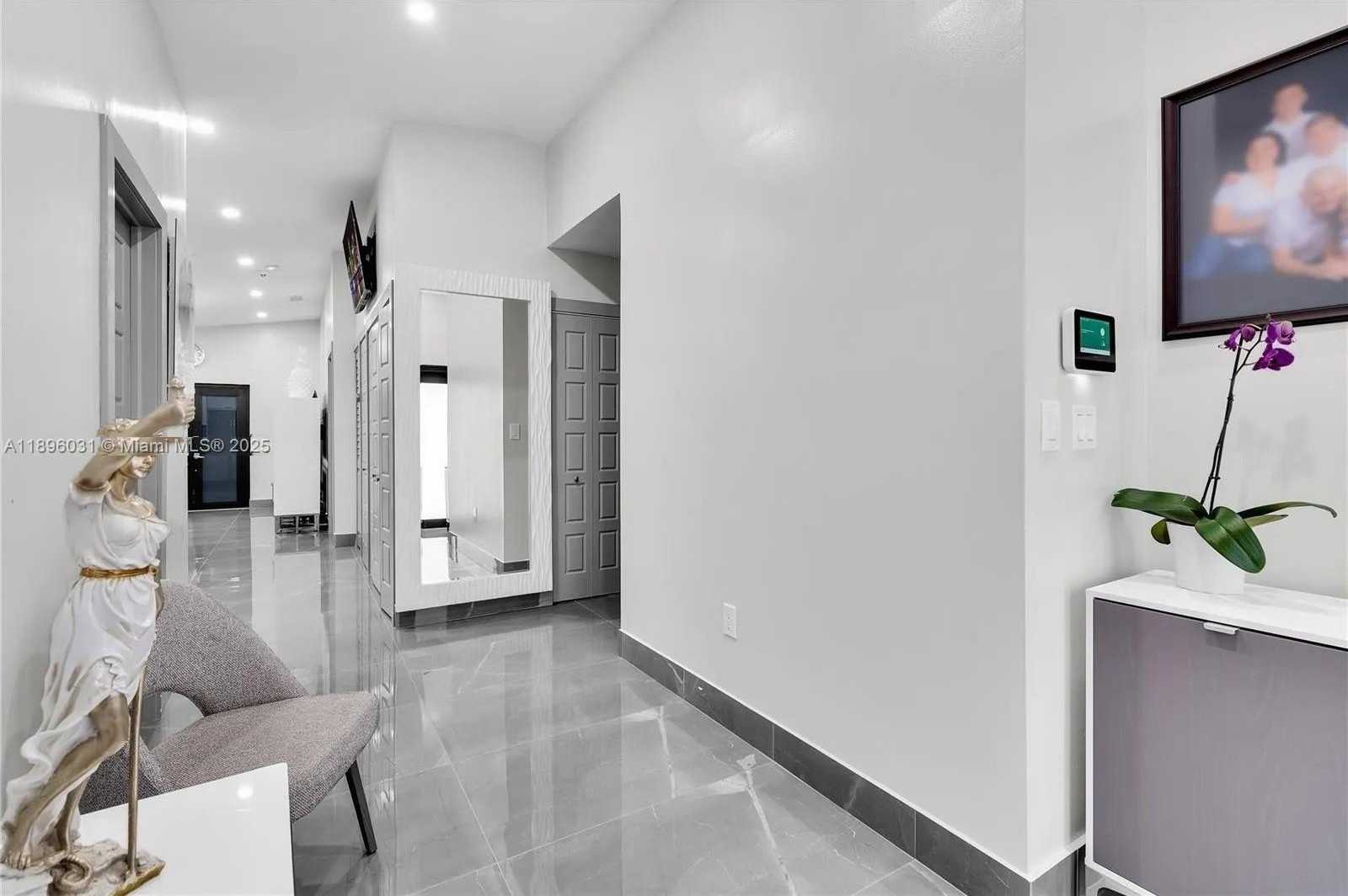 Small Image of 3118 WEST 71ST PL, Hialeah Number 4