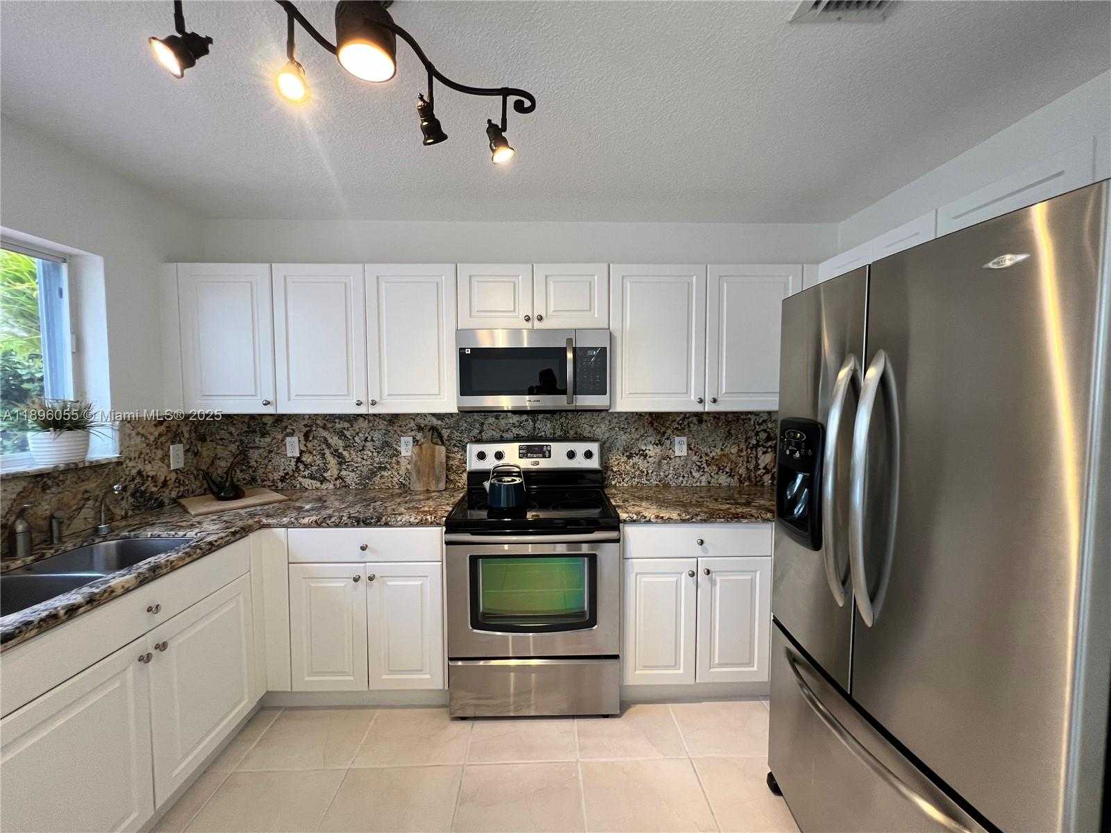 Small Image of 12247 SOUTH WEST 140TH ST, Miami Number 30