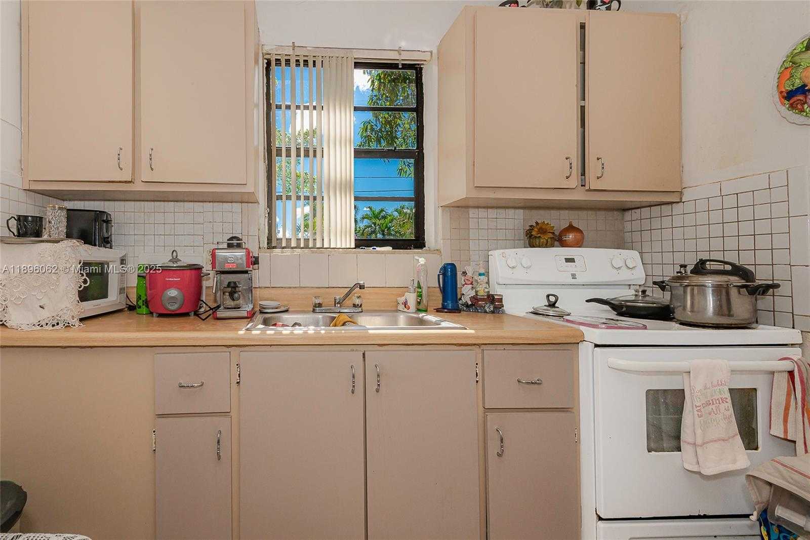 Small Image of 3920 WEST 3RD AVE, Hialeah Number 36