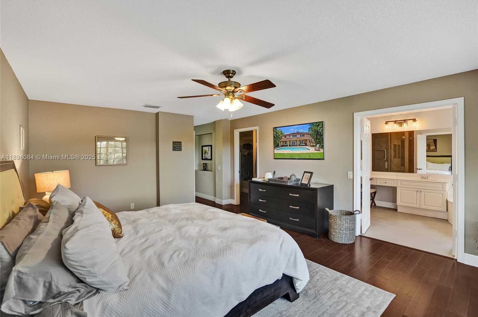 Small Image of 2509 HUNTERS RUN WAY, Weston Number 14