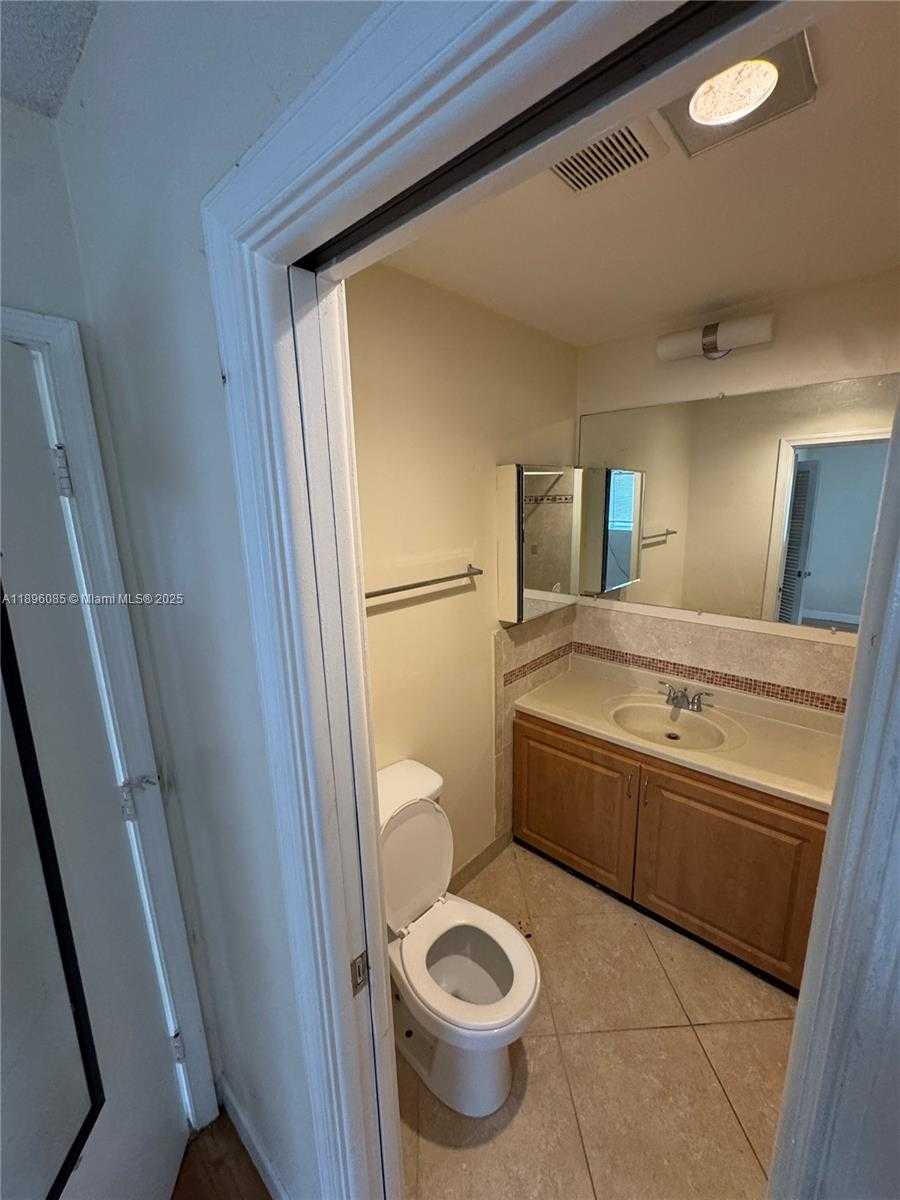 Small Image of 5404 NORTH WEST 26TH RD, Tamarac Number 5