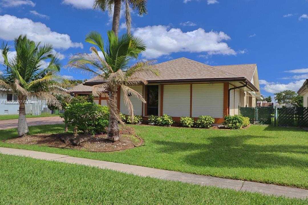 Small Image of 1351 NORTH WEST 114TH AVE, Pembroke Pines Number 3