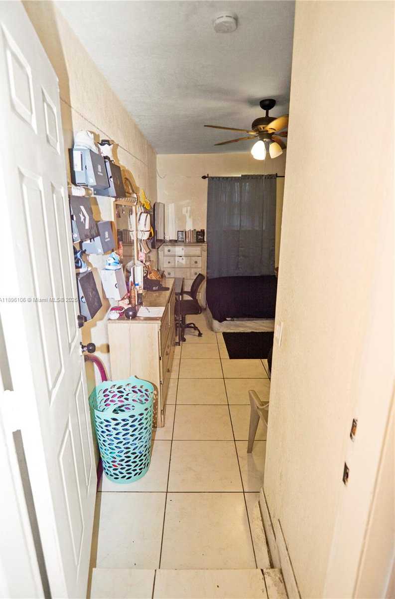 Small Image of 811 NORTH WEST 196TH TER, Miami Gardens Number 15
