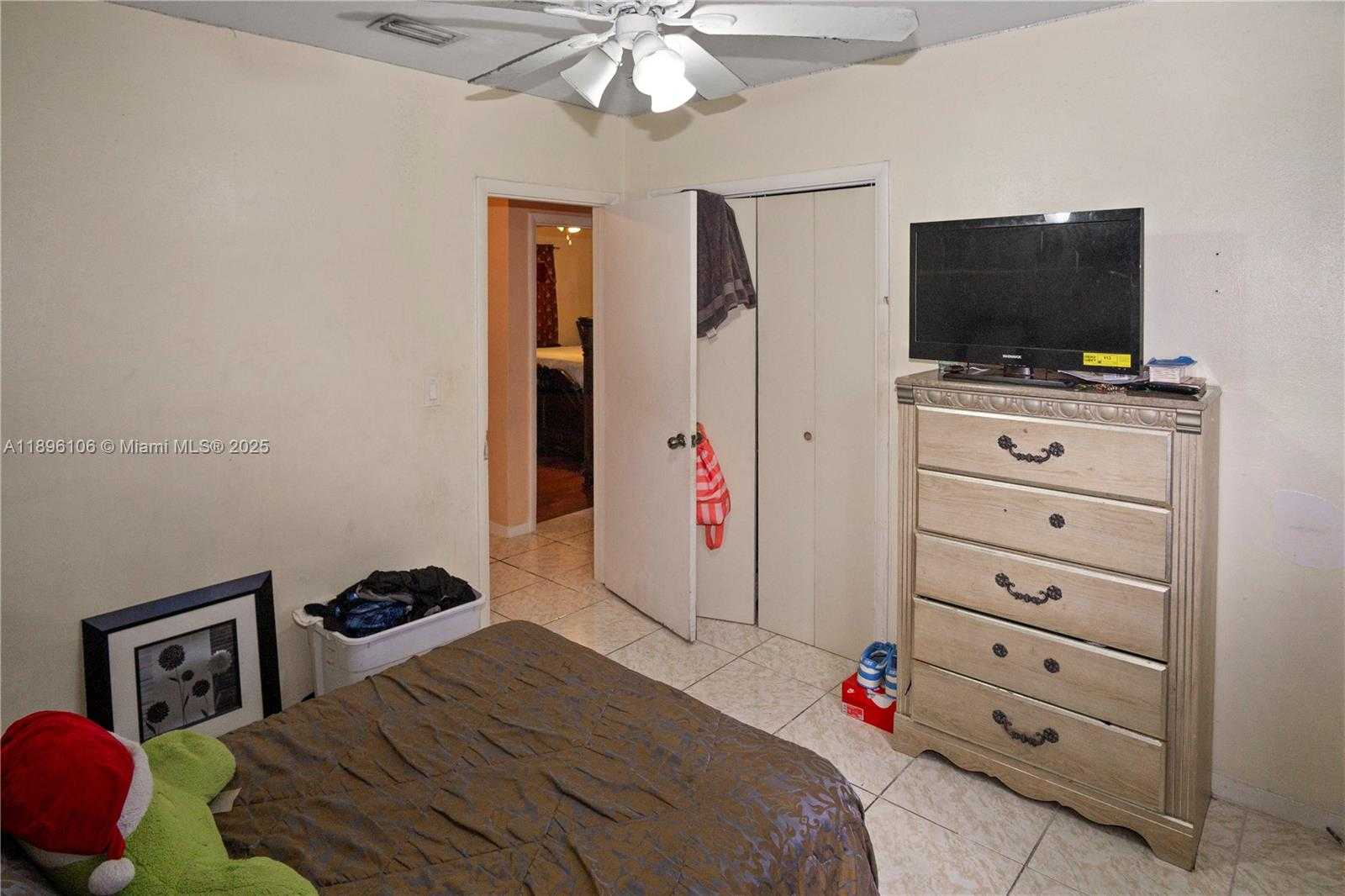 Small Image of 811 NORTH WEST 196TH TER, Miami Gardens Number 17