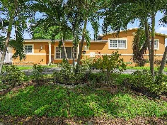 Small Image of 811 NORTH WEST 196TH TER, Miami Gardens Number 3