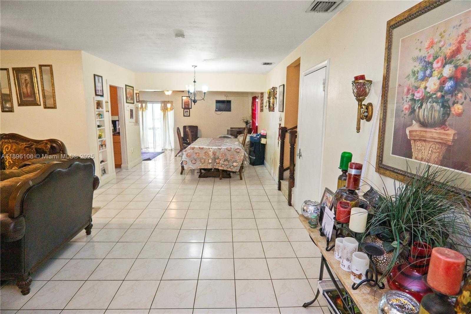 Small Image of 811 NORTH WEST 196TH TER, Miami Gardens Number 5