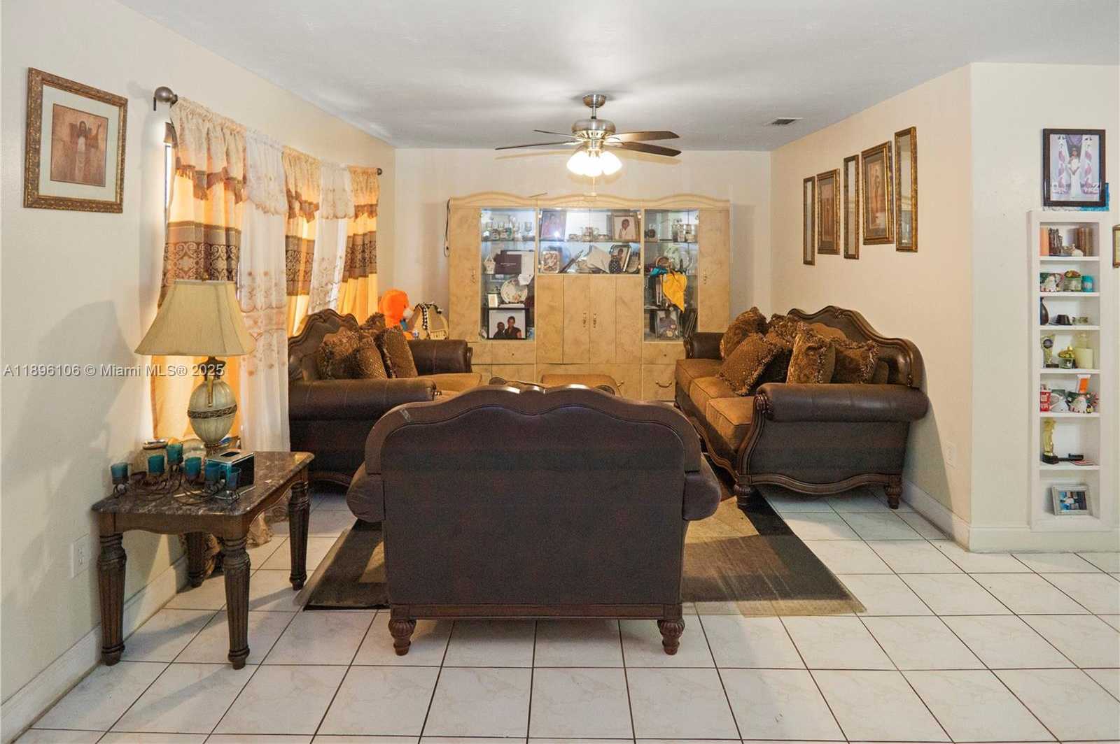 Small Image of 811 NORTH WEST 196TH TER, Miami Gardens Number 6