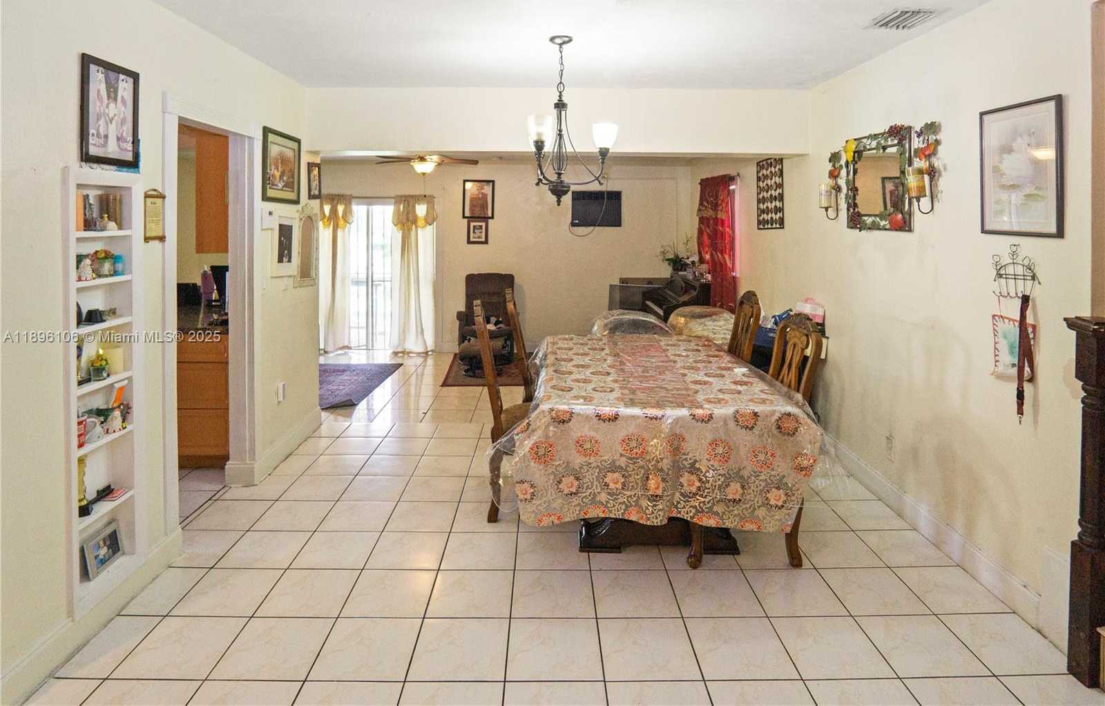 Small Image of 811 NORTH WEST 196TH TER, Miami Gardens Number 7