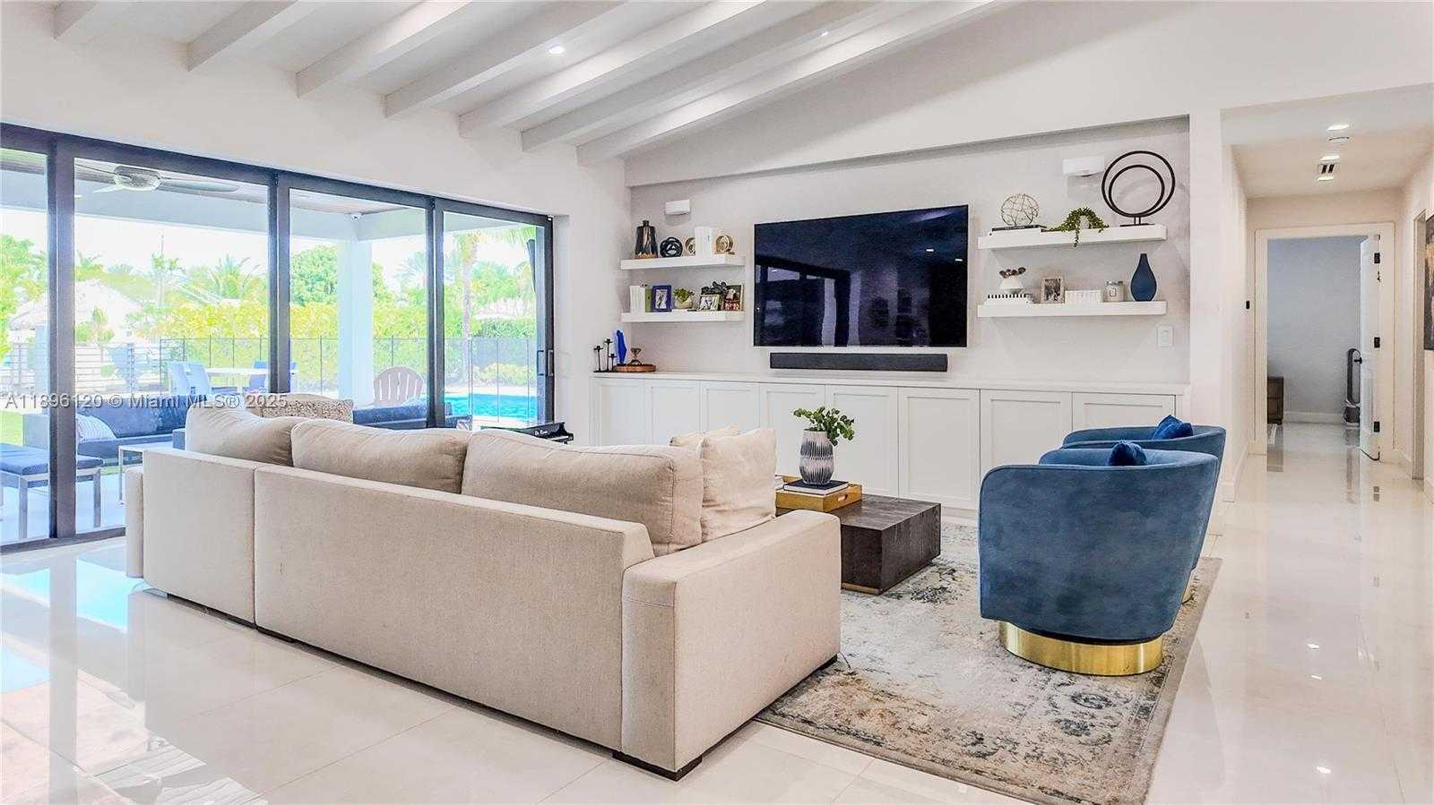 Small Image of 12855 MAPLE RD, North Miami Number 13