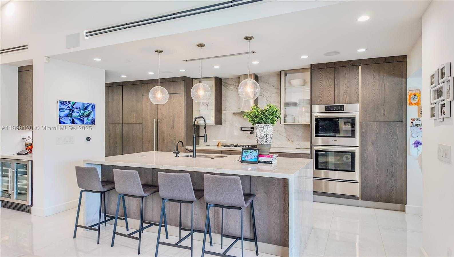 Small Image of 12855 MAPLE RD, North Miami Number 14