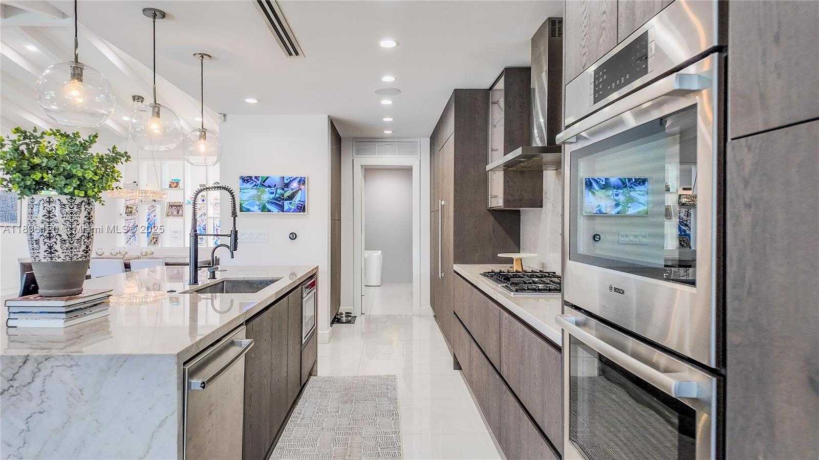 Small Image of 12855 MAPLE RD, North Miami Number 16