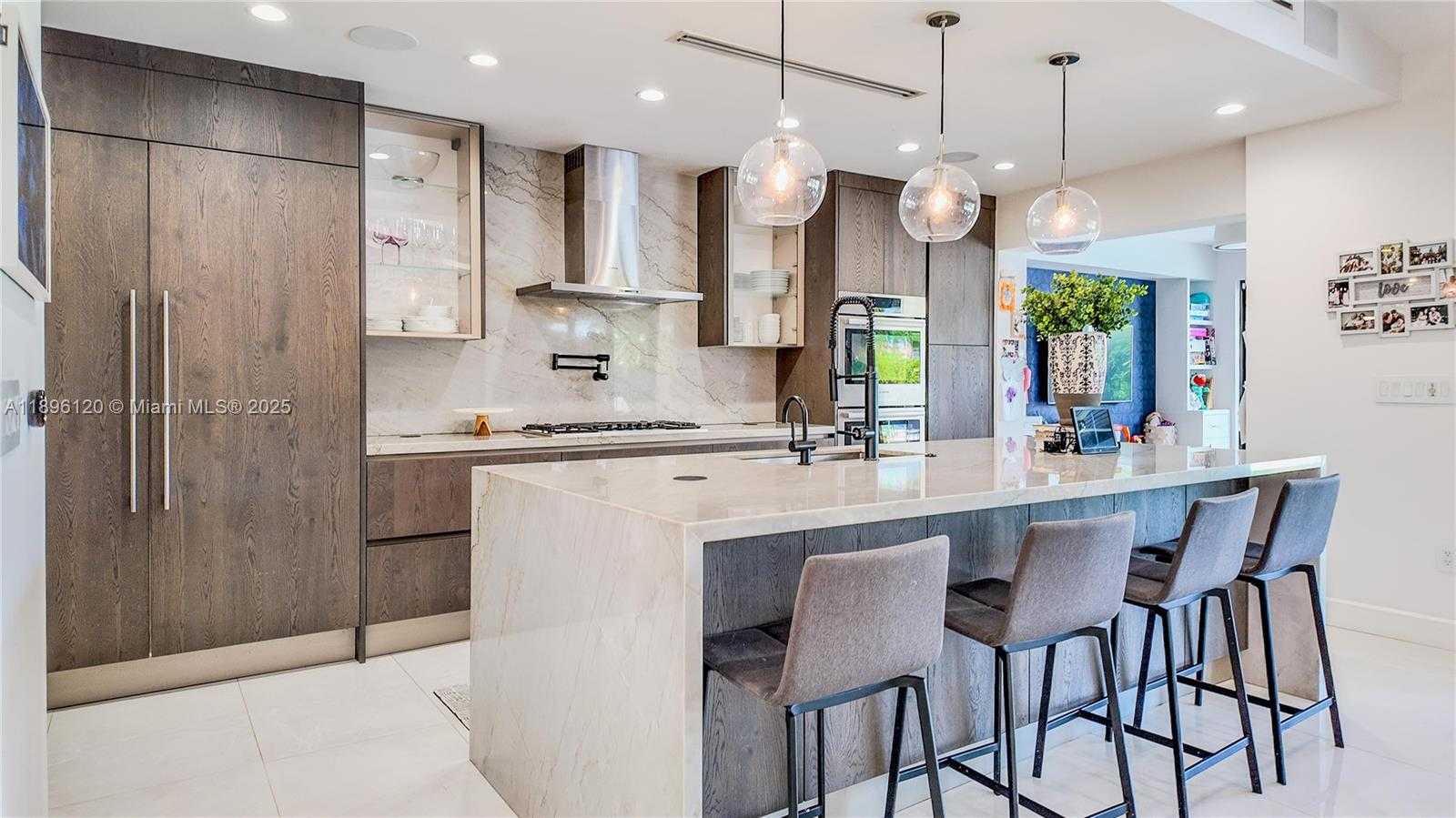 Small Image of 12855 MAPLE RD, North Miami Number 17