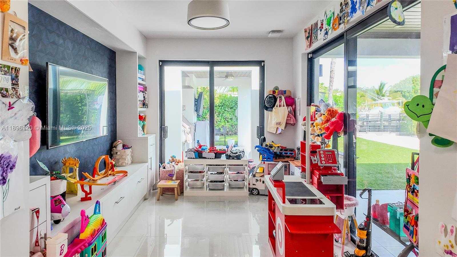 Small Image of 12855 MAPLE RD, North Miami Number 19