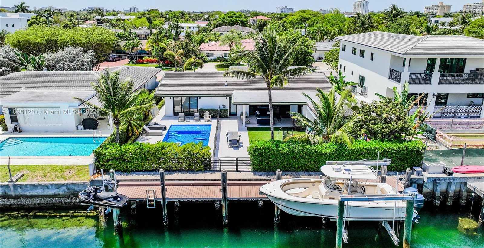 Small Image of 12855 MAPLE RD, North Miami Number 2