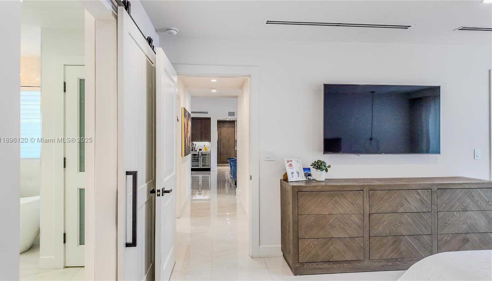 Small Image of 12855 MAPLE RD, North Miami Number 22