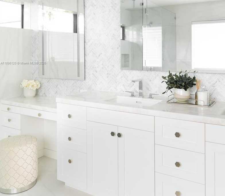Small Image of 12855 MAPLE RD, North Miami Number 26