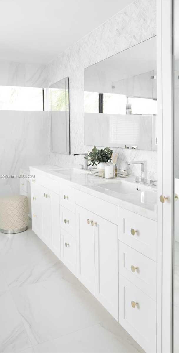 Small Image of 12855 MAPLE RD, North Miami Number 27