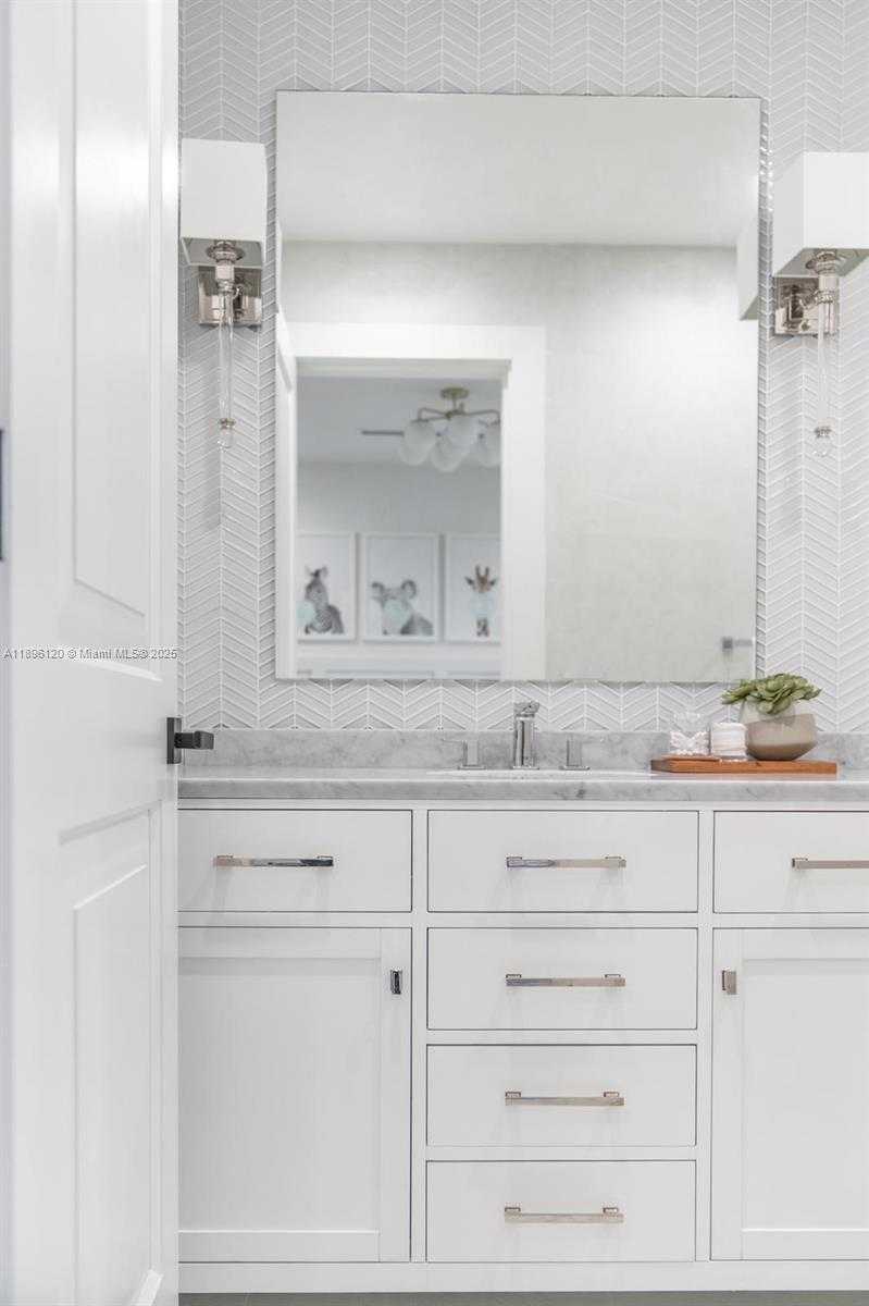 Small Image of 12855 MAPLE RD, North Miami Number 32