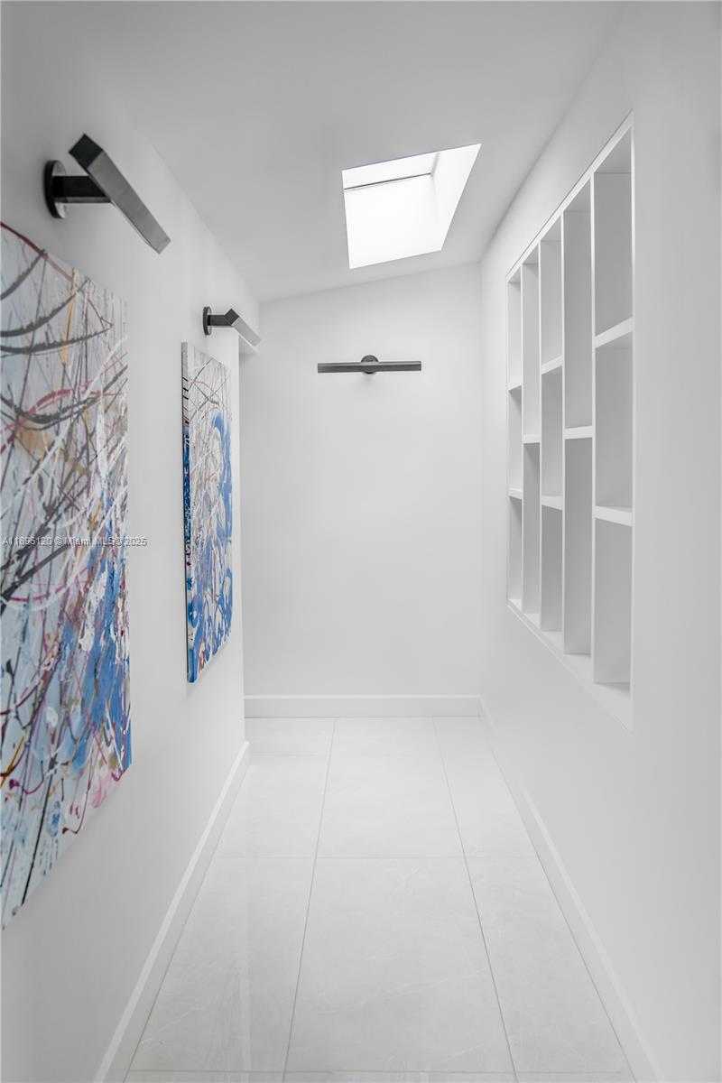 Small Image of 12855 MAPLE RD, North Miami Number 36