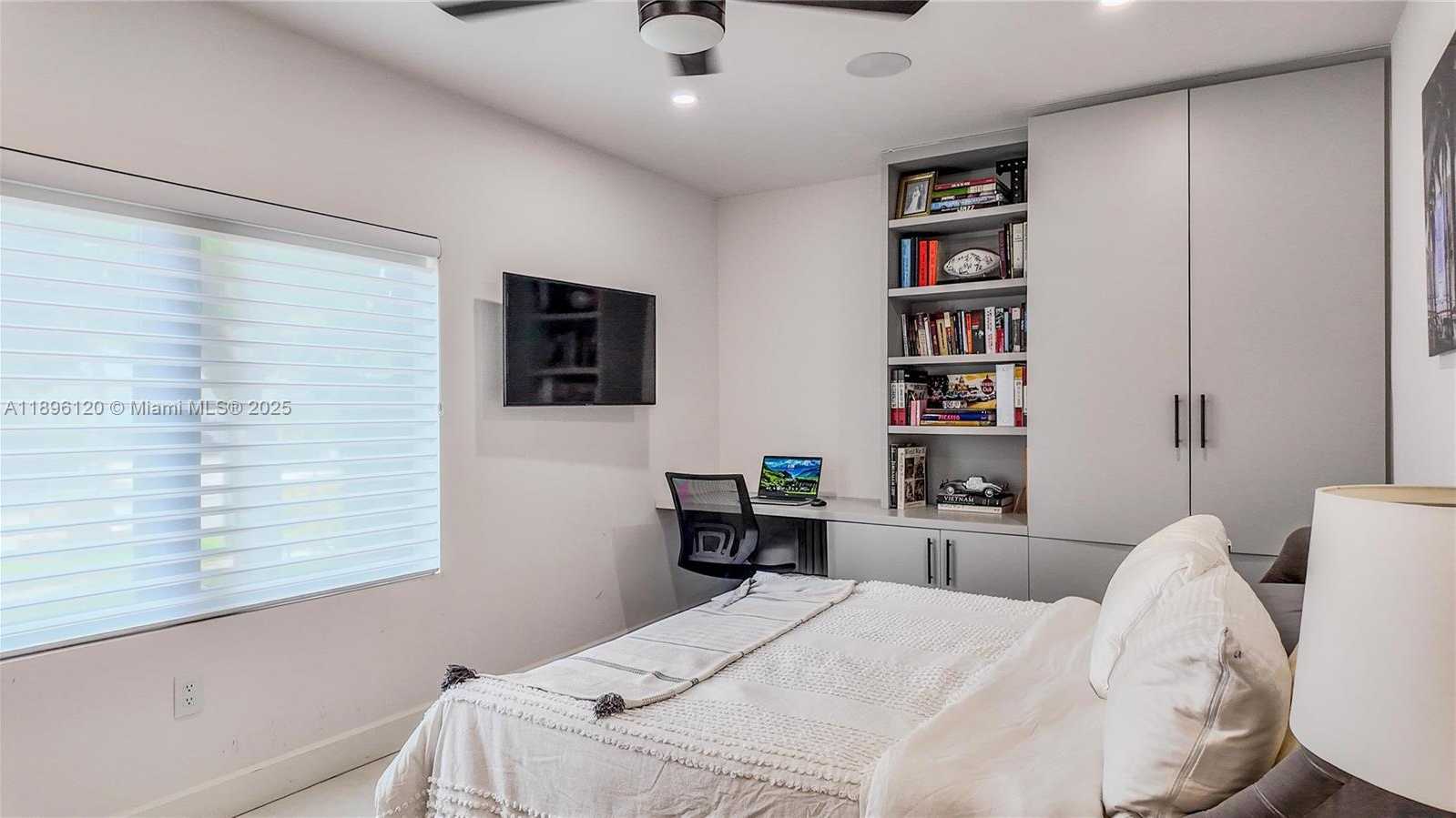 Small Image of 12855 MAPLE RD, North Miami Number 38
