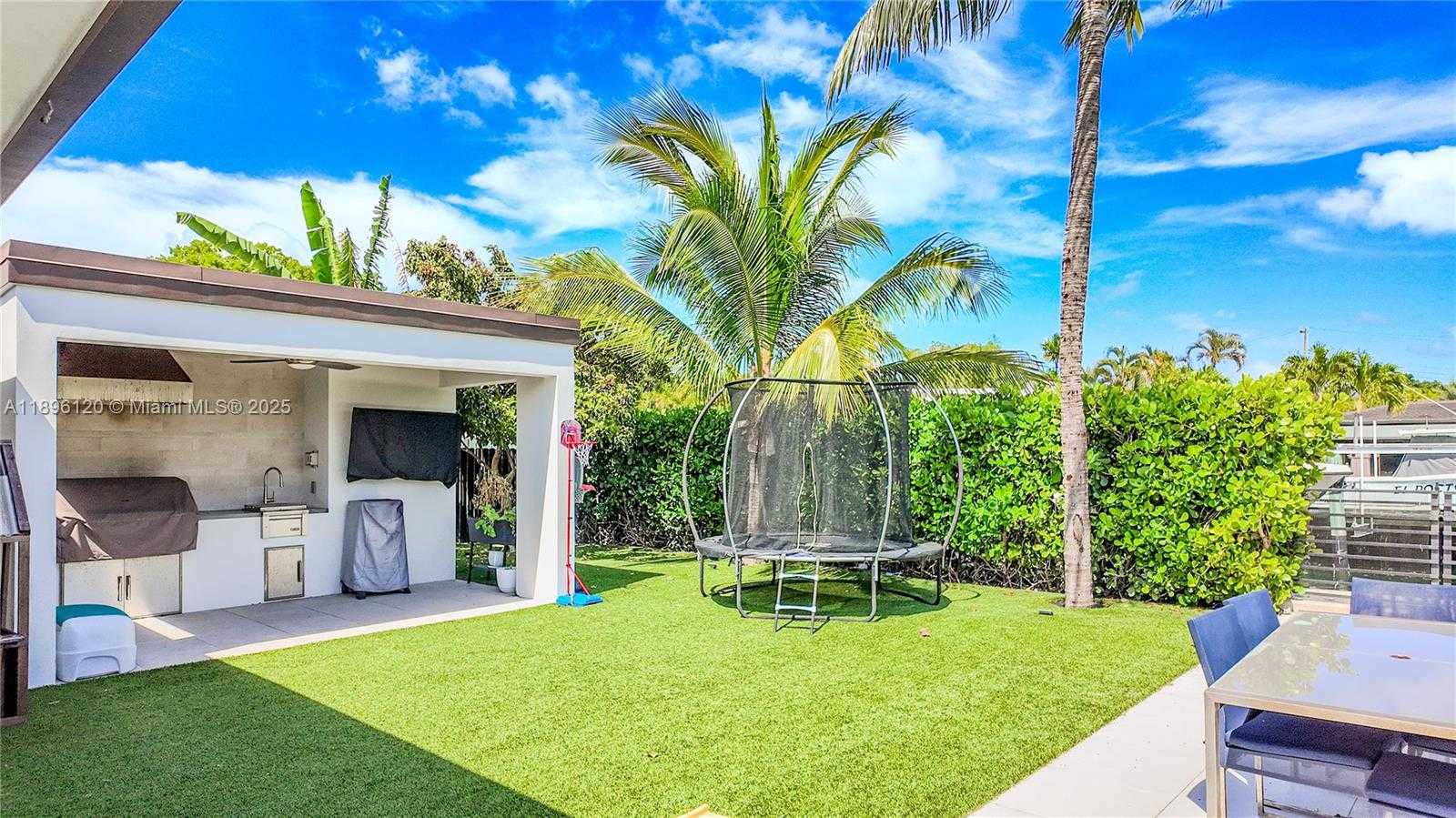 Small Image of 12855 MAPLE RD, North Miami Number 41