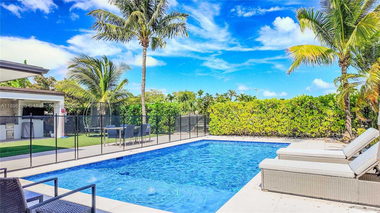 Small Image of 12855 MAPLE RD, North Miami Number 45