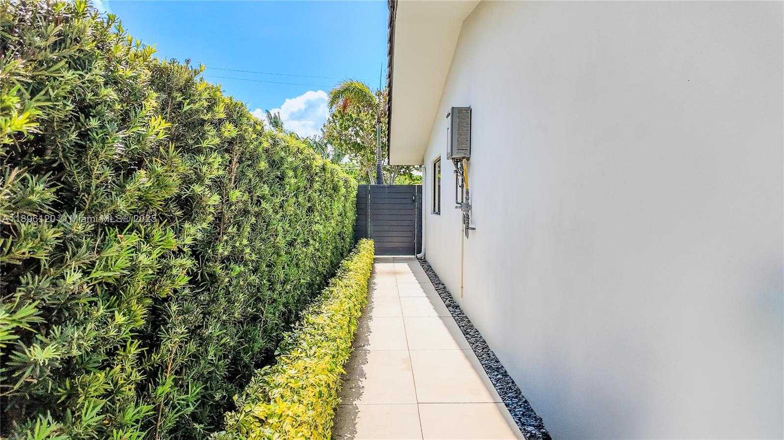 Small Image of 12855 MAPLE RD, North Miami Number 47