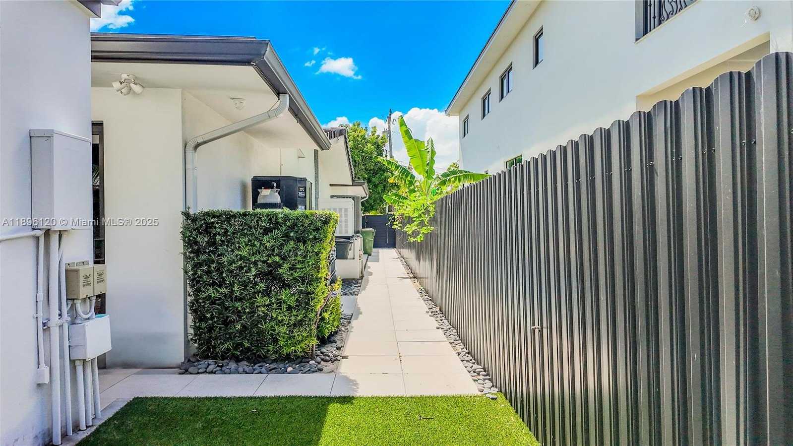 Small Image of 12855 MAPLE RD, North Miami Number 48