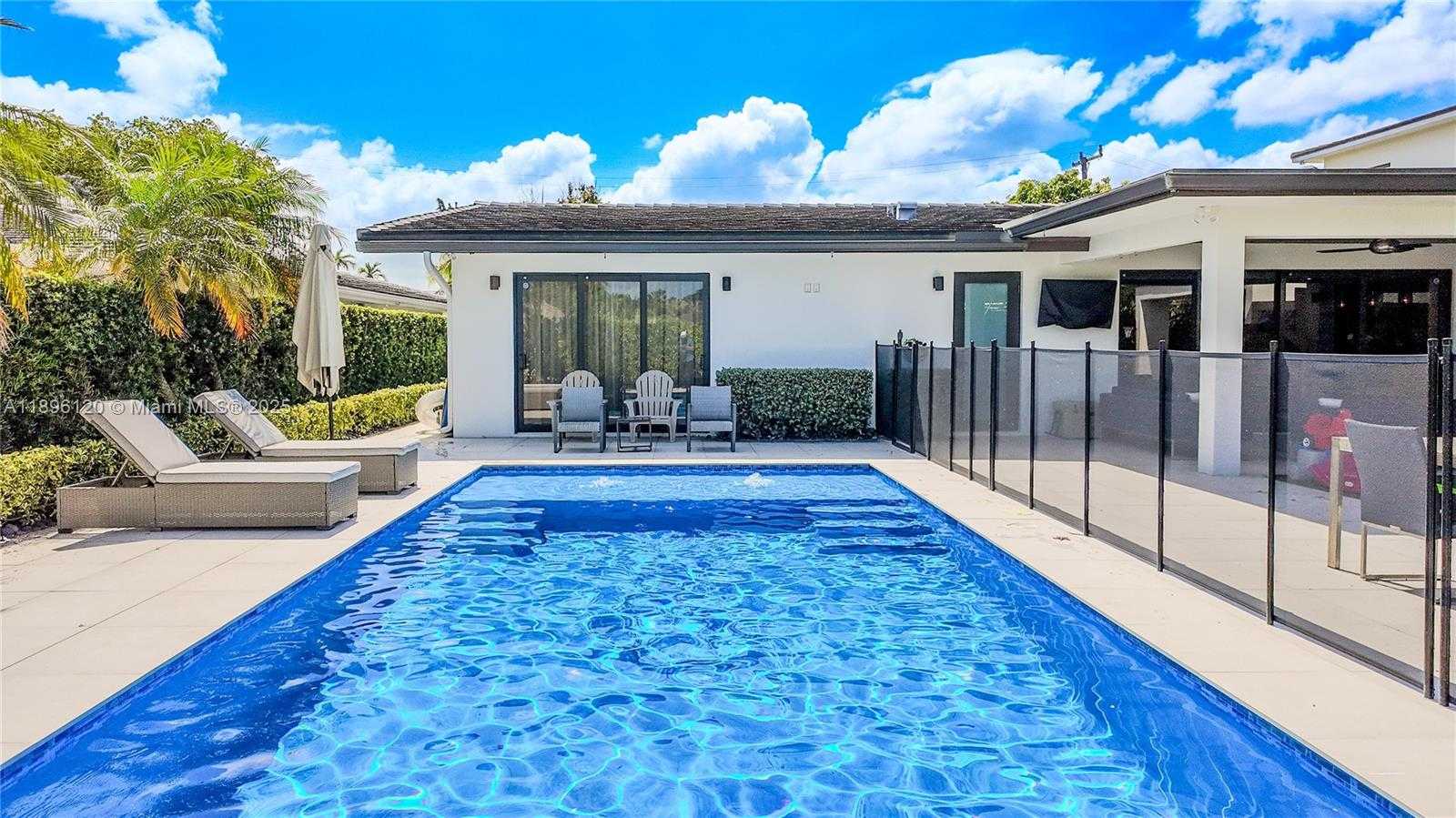 Small Image of 12855 MAPLE RD, North Miami Number 55